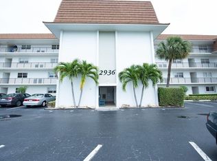 2936 Lake Shore Dr APT 310, Riviera Beach, FL 33404