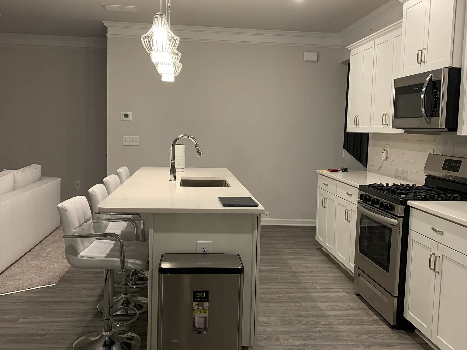 4 bed, 3.5 bath, 2920 sqft, $3,100 — Photo 4