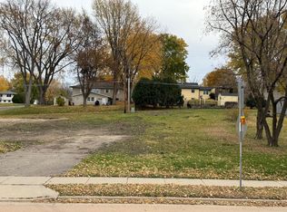 8101 Victoria Dr, Victoria, MN 55386