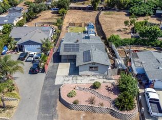 261 Hannalei Dr, Vista, CA 92083