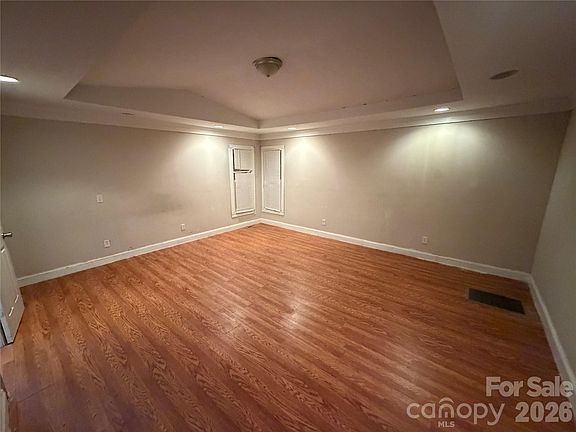 4th image of 2558 Milton Ave
