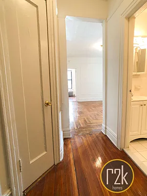Rented by Realty 2000 Corp | media 18