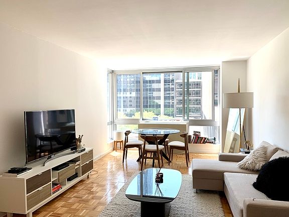 3rd image of 111 Worth St APT 4X