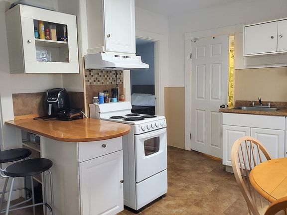 5th image of 48 Greenwood St