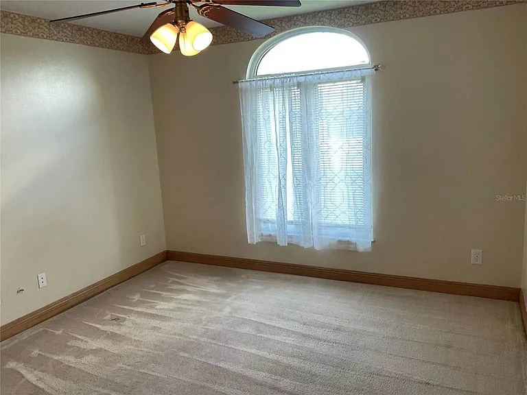 715 Fairlawn Dr — Photo 24