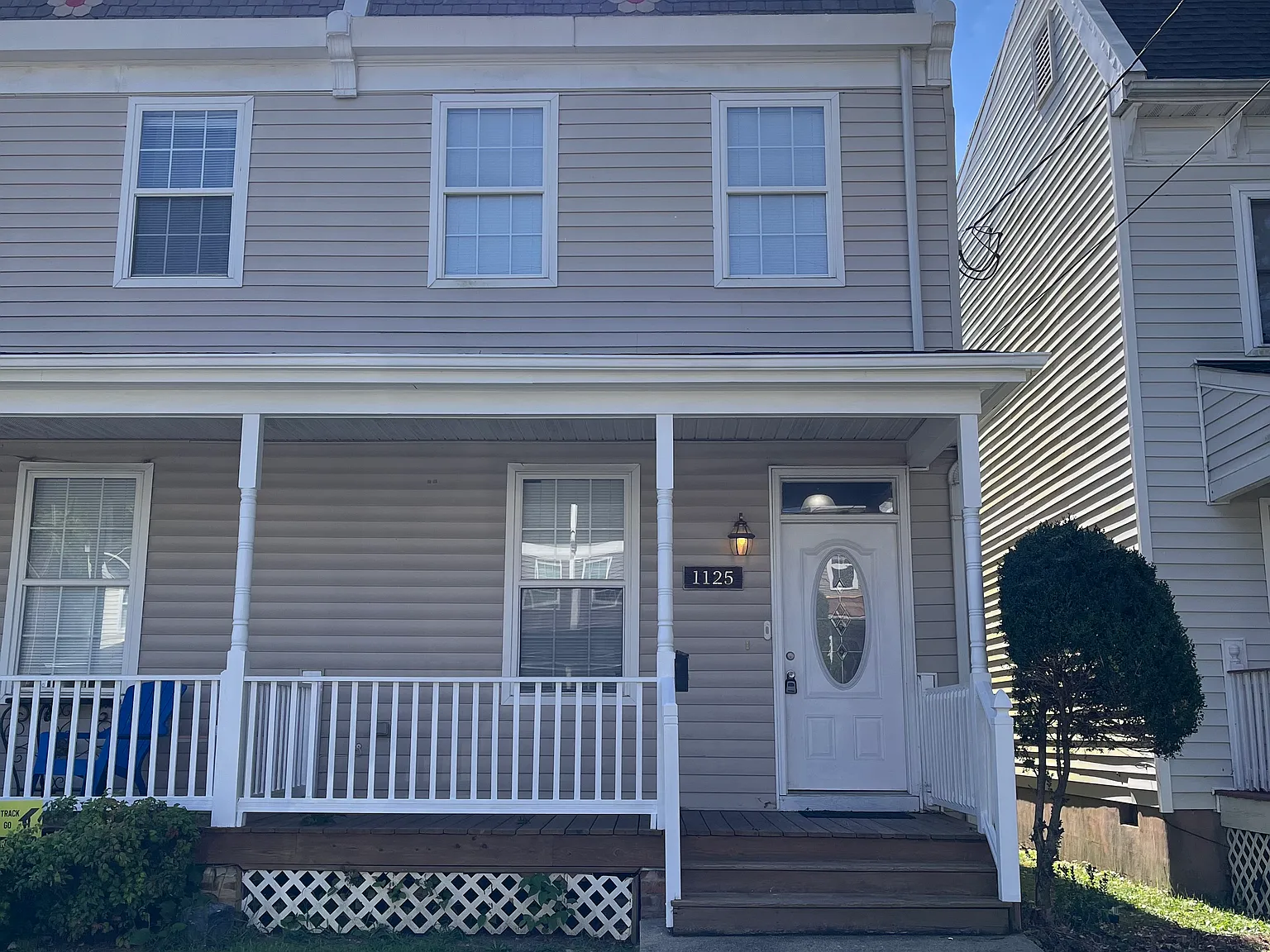 3 bed, 2.5 bath, 1388 sqft, $2,100 — Photo 3