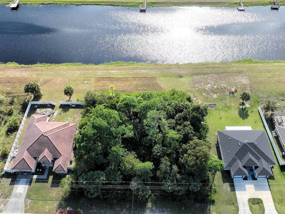 2nd image of 850 SW Sultan Drive