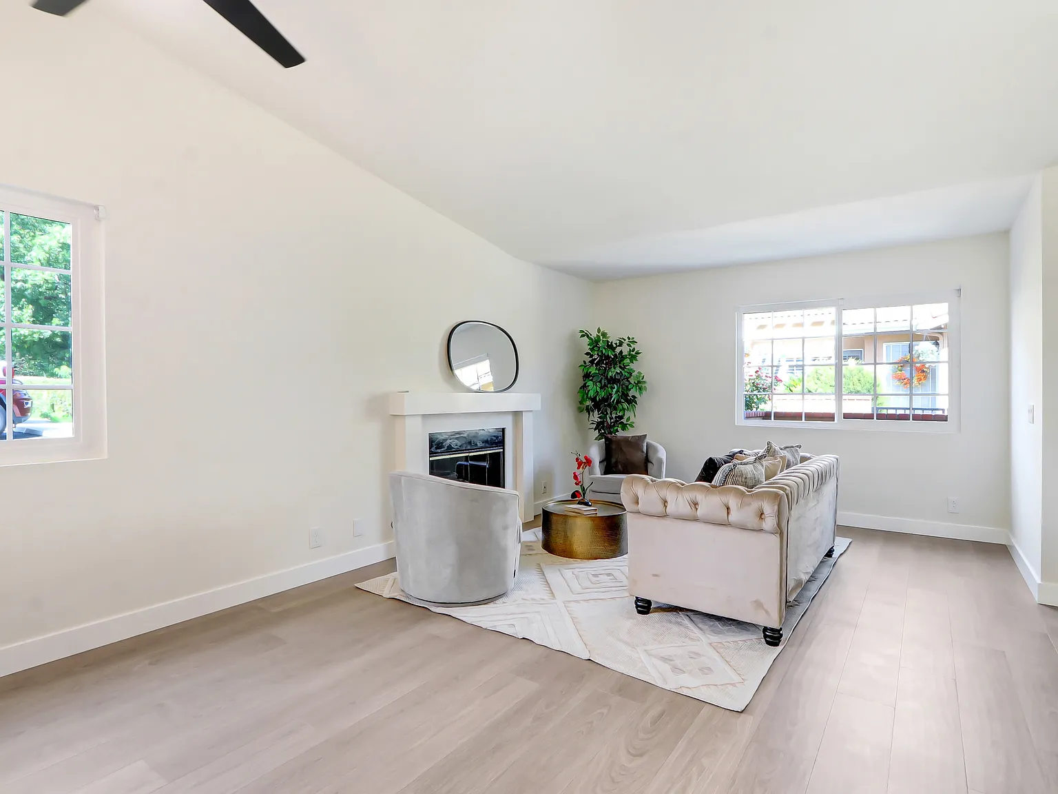 2 bed, 1000 sqft, $3,195 — Photo 2