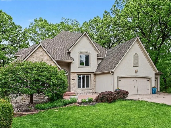 5529 Sleepy Hollow Rd, Parkville, MO 64152