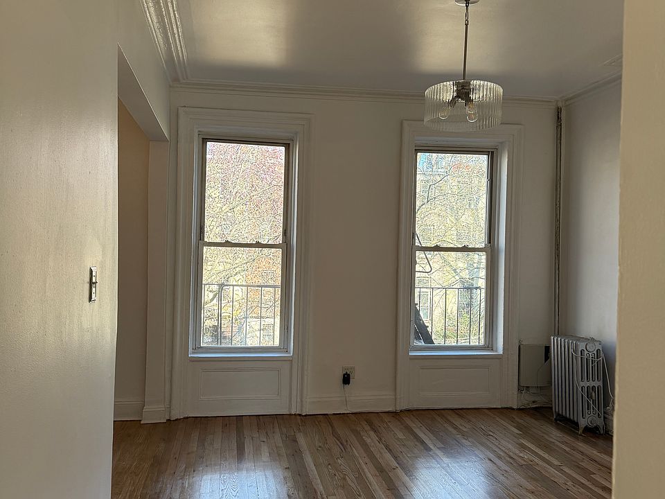 2nd image of 429 Clermont Ave APT 3