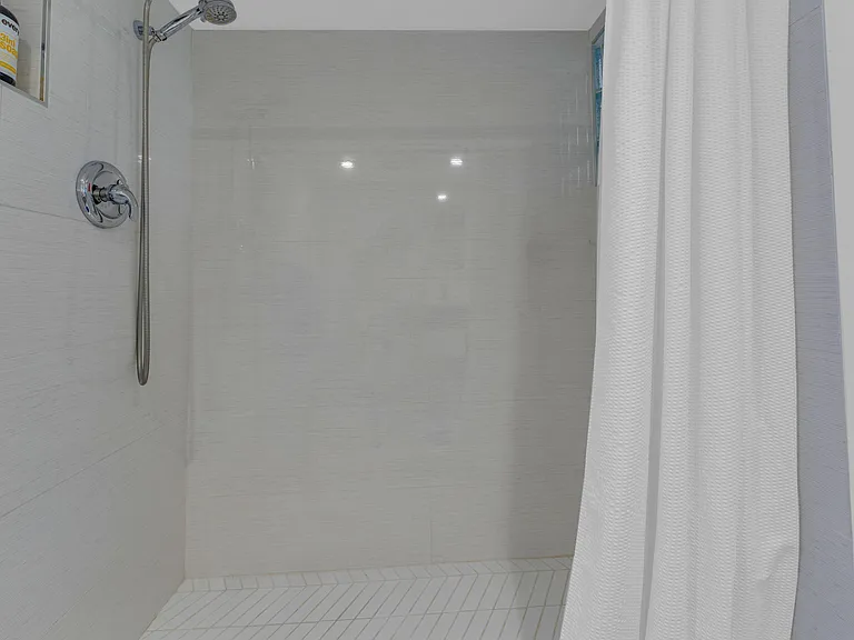 50 SE 12th St #2260 — Photo 18