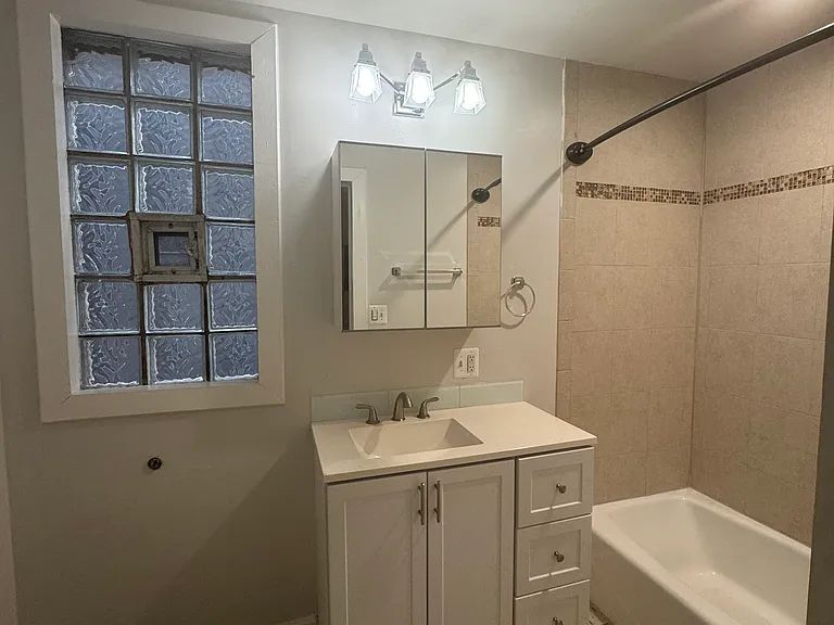 2642 W Superior St #1 — Photo 3