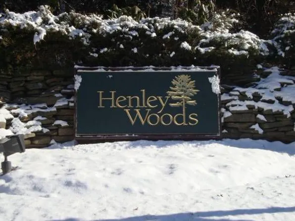 28 Henley Way, West Hartford, CT 06117