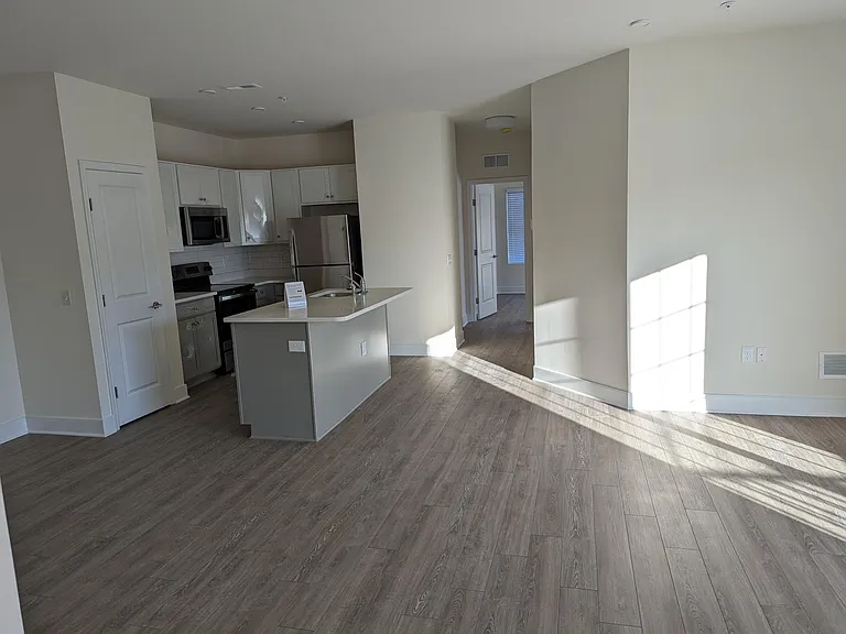 College Park Apartments — Photo 14