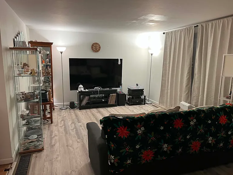 5696 Jennifer Dr W — Photo 4