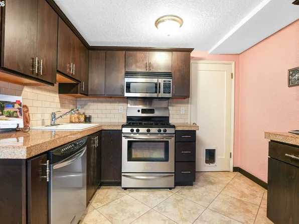 2025 SE Caruthers St APT 24, Portland, OR 97214