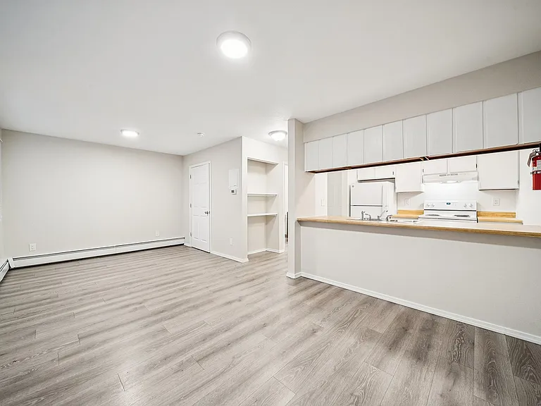 Nicole Apartments — Photo 7