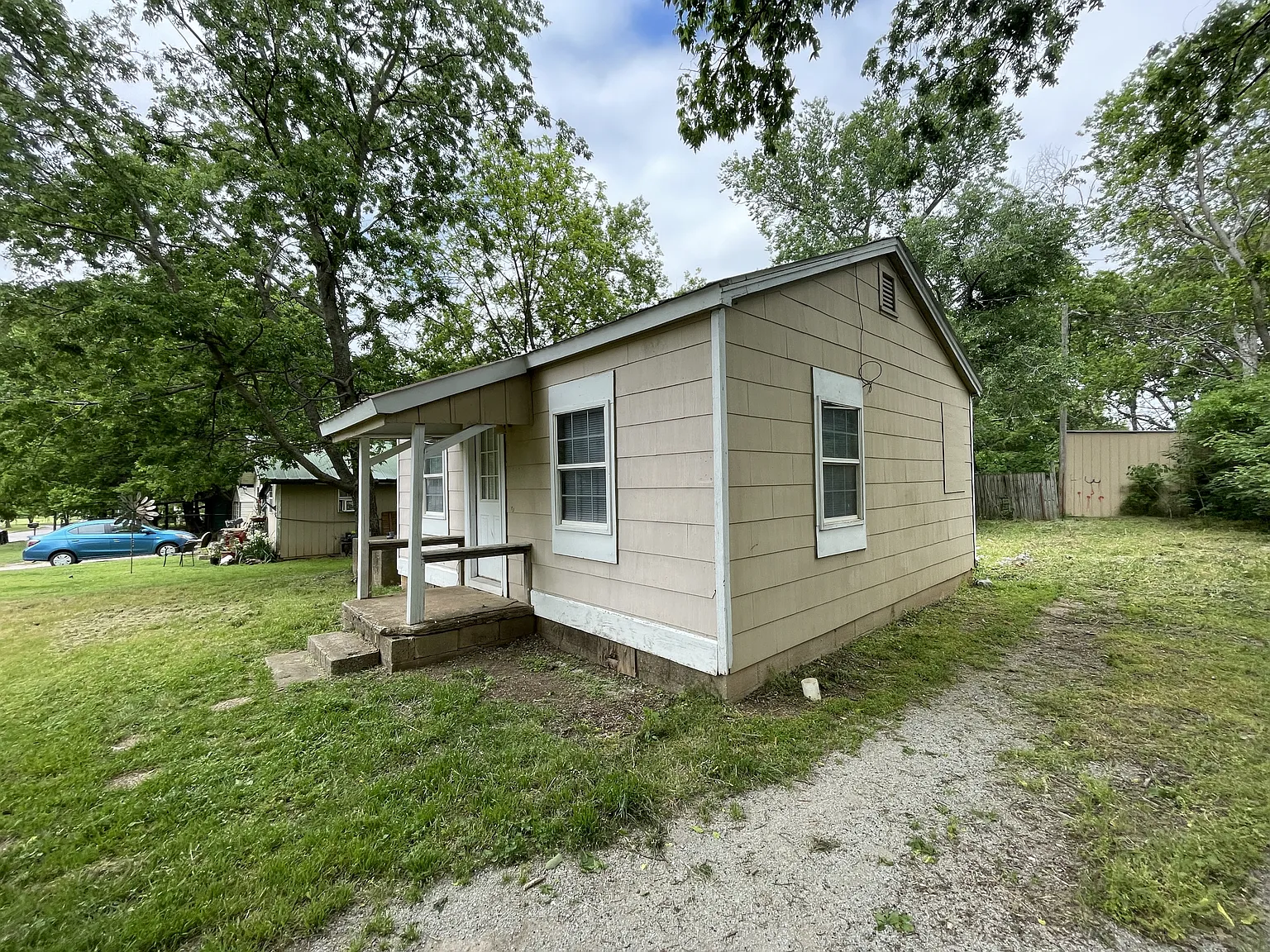 914 East Tahlequah Avenue - 1 — Photo 3