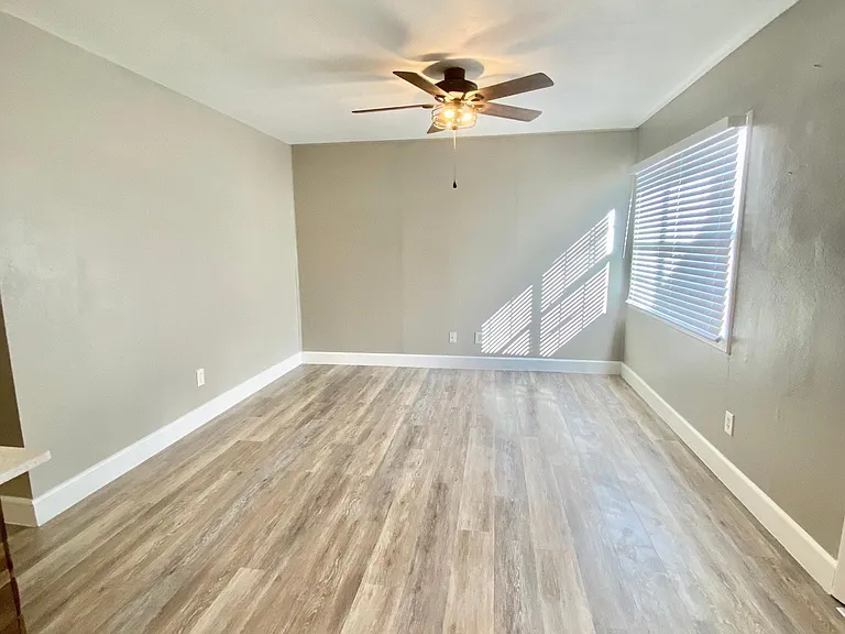 782 Hillview Dr — Photo 8