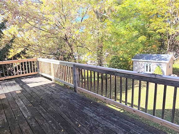 2nd image of 4 Maple Pl