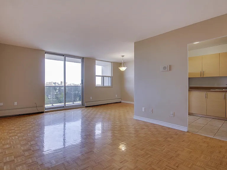 150 Paisley Blvd W — Photo 26
