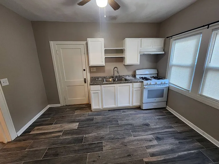 15816 Grovewood Ave — Photo 24