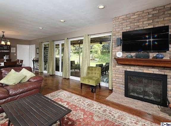 4th image of 4774 Rosebank Dr