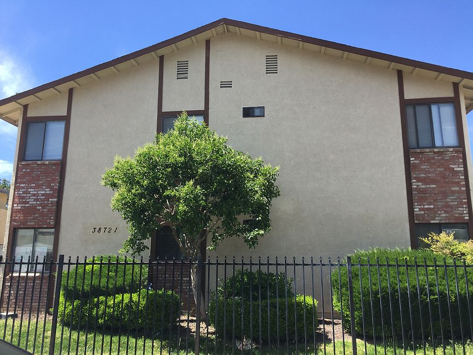 2nd image of 38721 Larkin Ave