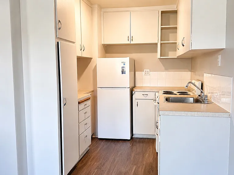 1160 Kingfisher Ave — Photo 22
