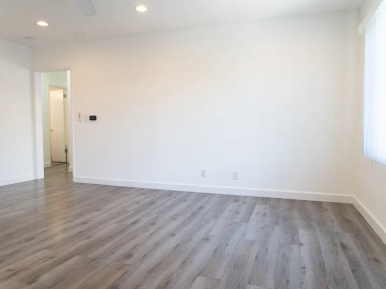 6909 Hazeltine Ave #1 — Photo 4