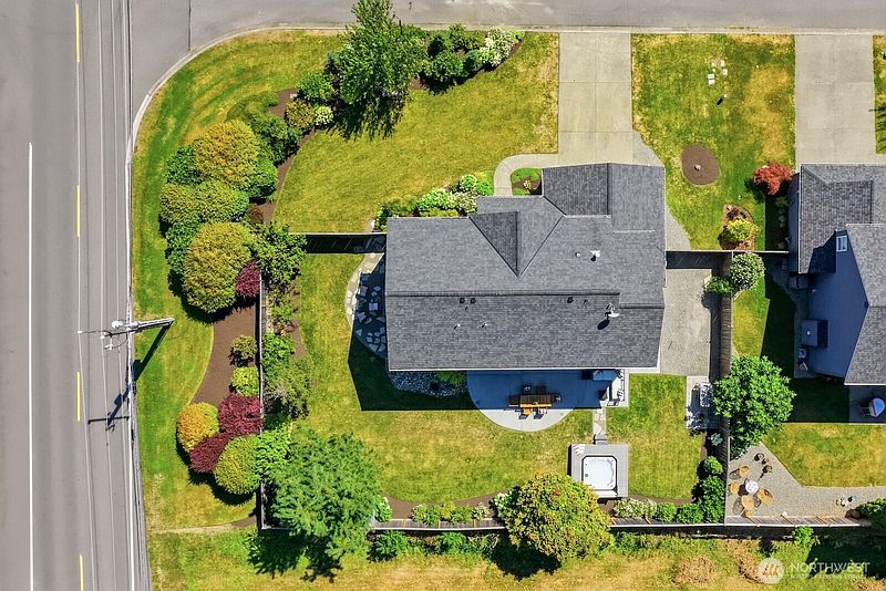3rd image of 890 SE 10TH Street