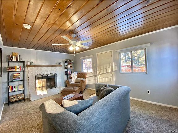 5th image of 320 Tiger Lily Dr