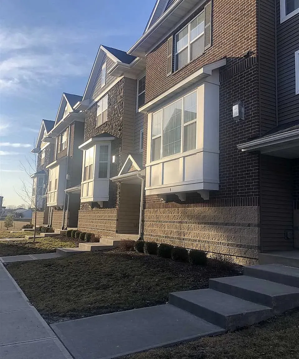 350 Clark Dr - 1 — Photo 1