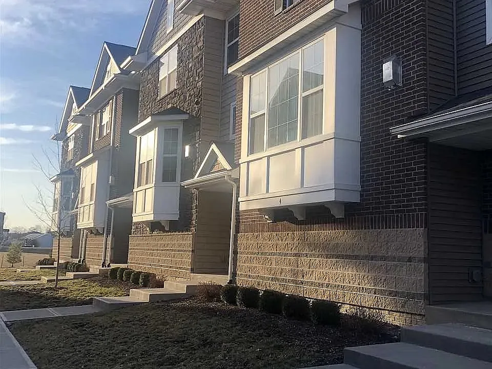 350 Clark Dr #1-3