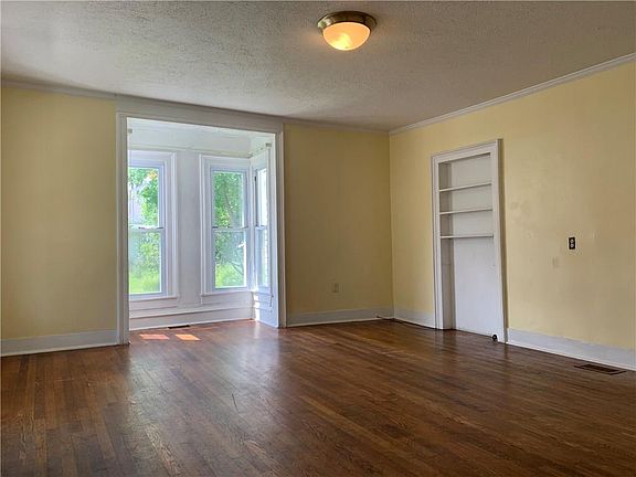 3rd image of 6 Warden St