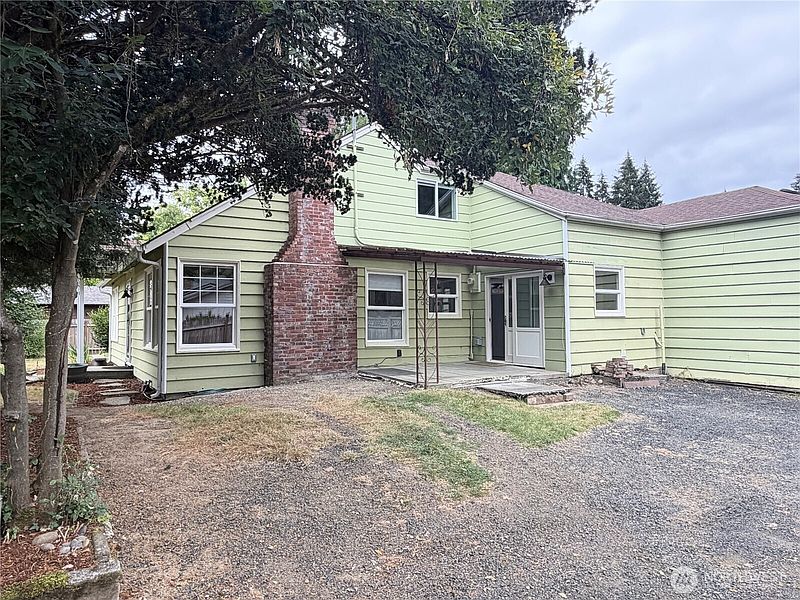 3rd image of 1410 Middle Street SE