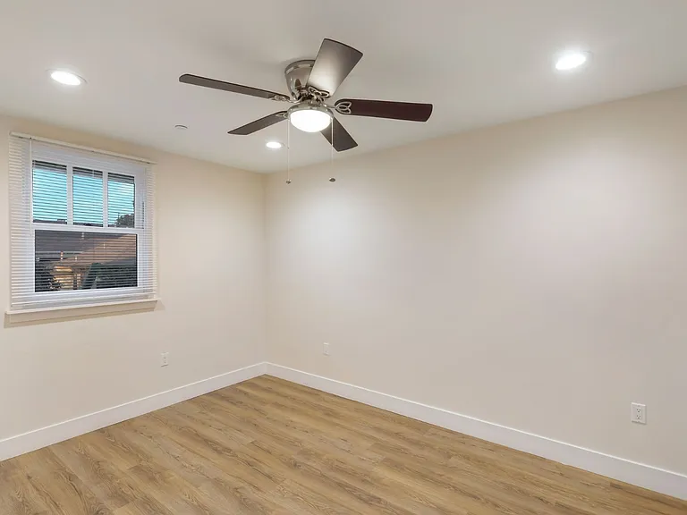 1731 S Burlington Ave #1/2 — Photo 12