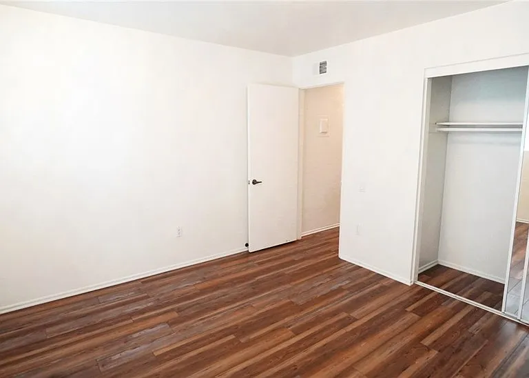 7310 Corsican Dr — Photo 10