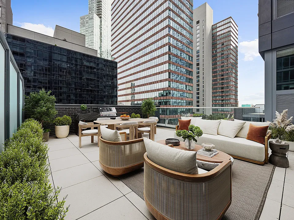 42-06 Orchard St #6B