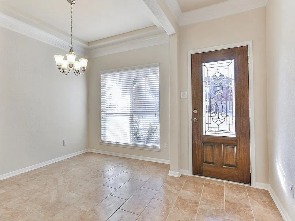 4 bed, 2.5 bath, 2165 sqft, $2,200 — Photo 4