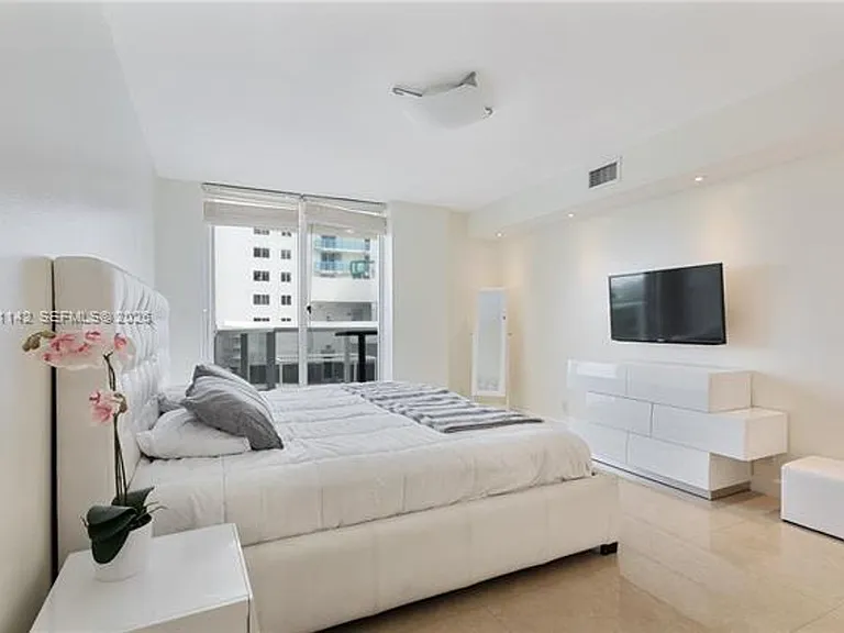 2401 Collins Ave #1110 — Photo 6