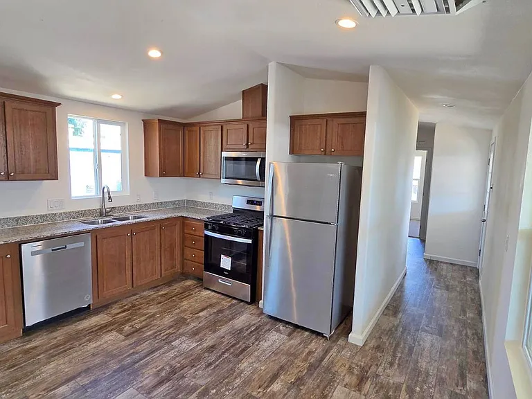 1470 Elizabeth St #AM67 — Photo 3