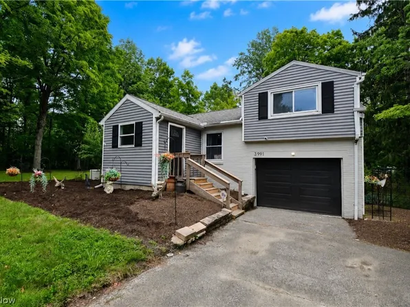 3991 Ellendale Rd, Chagrin Falls, OH 44022