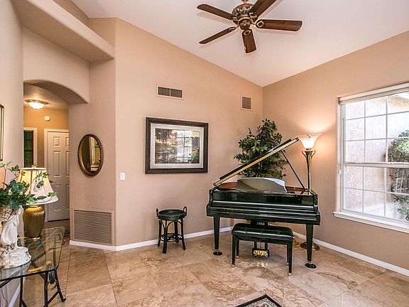 5th image of 2721 E Vista Dr