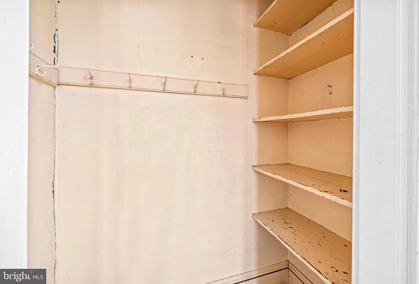 3 bed, 4150 sqft, $2,500 — Photo 4