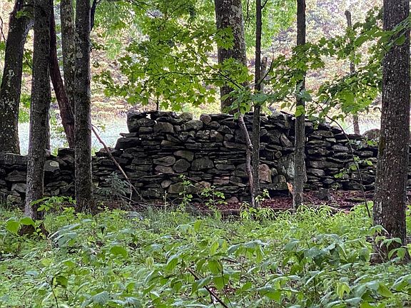 3rd image of 272 Mountain View Dr