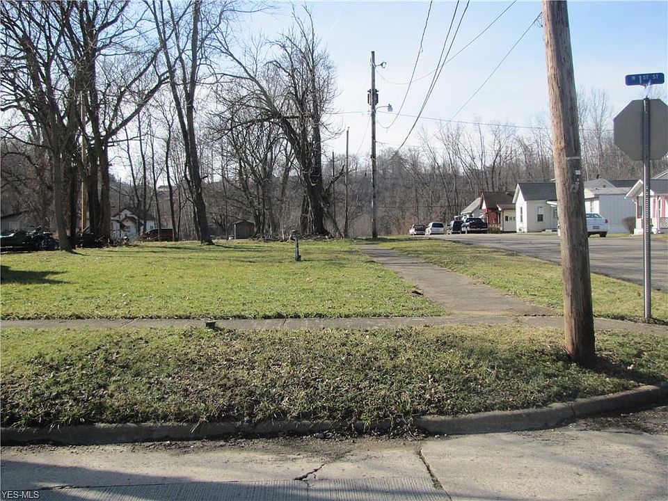 2nd image of 335 N 1st St