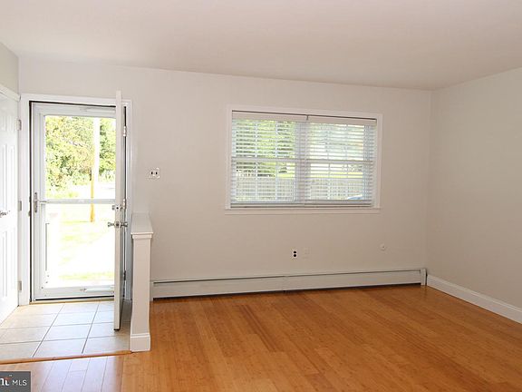 5th image of 160 Montgomery Ave