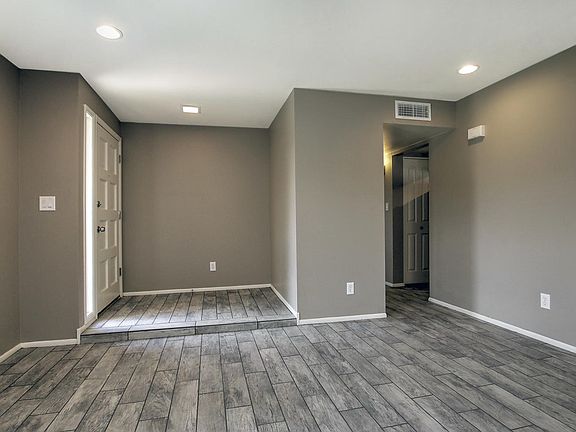 8335 E Vi-003-002-Entry Det-MLS_Size_11162022