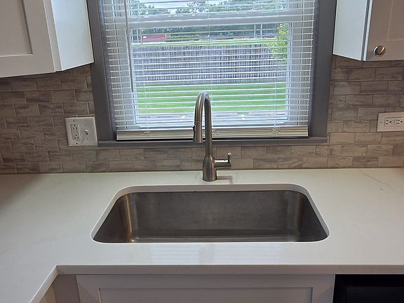 3rd image of 5805 Rose Ave APT 3
